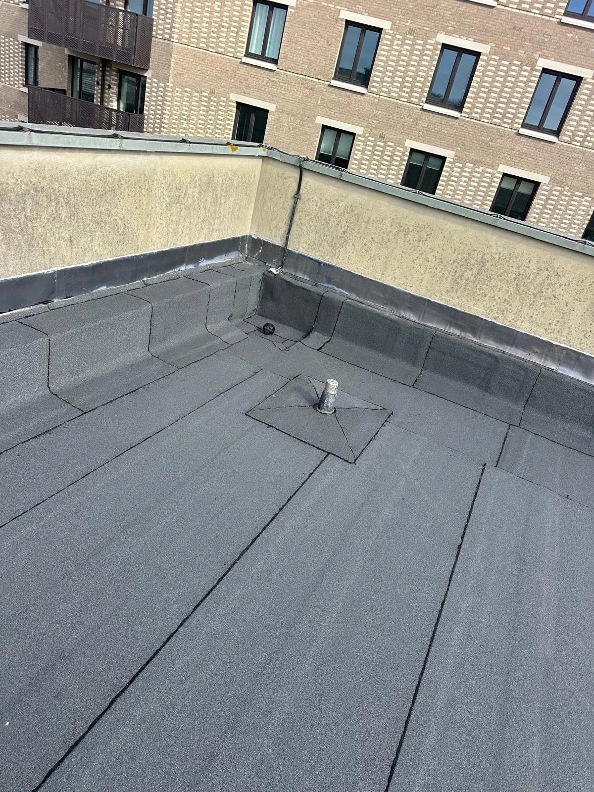 Flat roof in torch-on felt