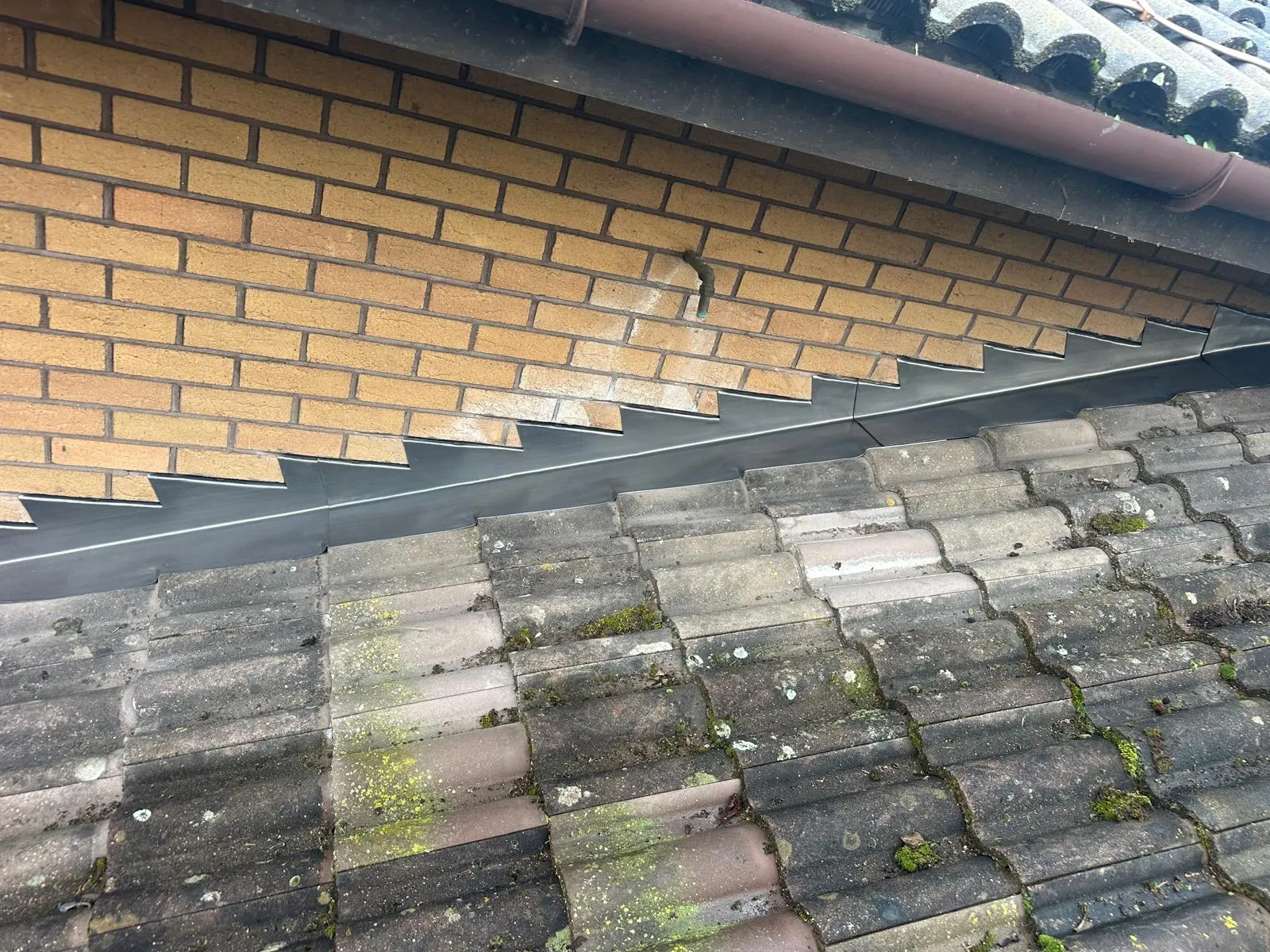 Stepped lead flashing